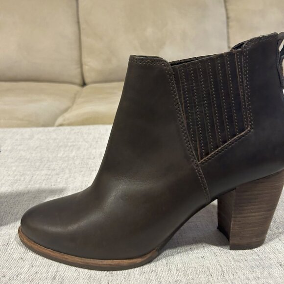 Ugg Leather Ankle Boot Size 9 - Picture 7 of 10